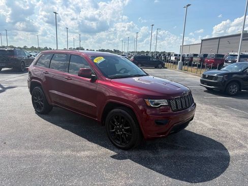 Used 2020 Jeep Grand Cherokee Altitude RWD image 2