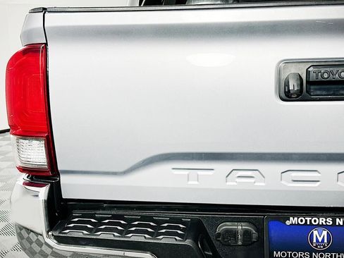 Used 2016 Toyota Tacoma TRD Sport image 12