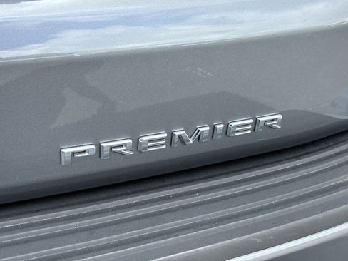 Used 2022 Chevrolet Suburban Premier RWD image 13