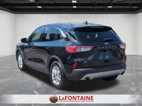 Used 2022 Ford Escape SE w/ Cold Weather Package FWD image 3