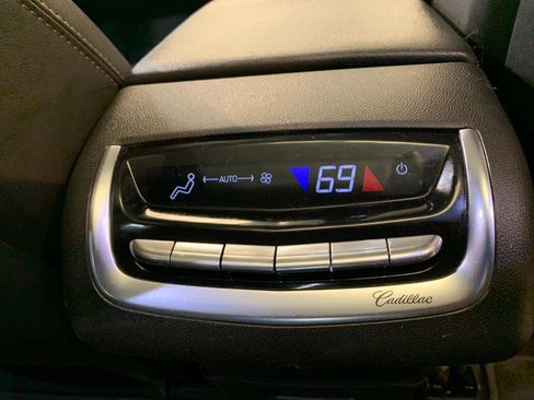 Used 2022 Cadillac XT6 Premium Luxury image 57