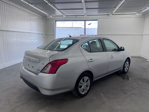 Used 2012 Nissan Versa SV FWD image 5