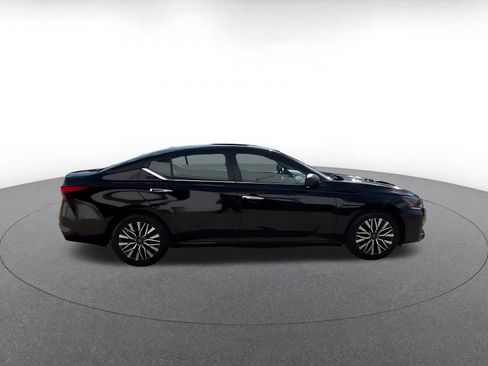 Used 2025 Nissan Altima 2.5 SV FWD image 15