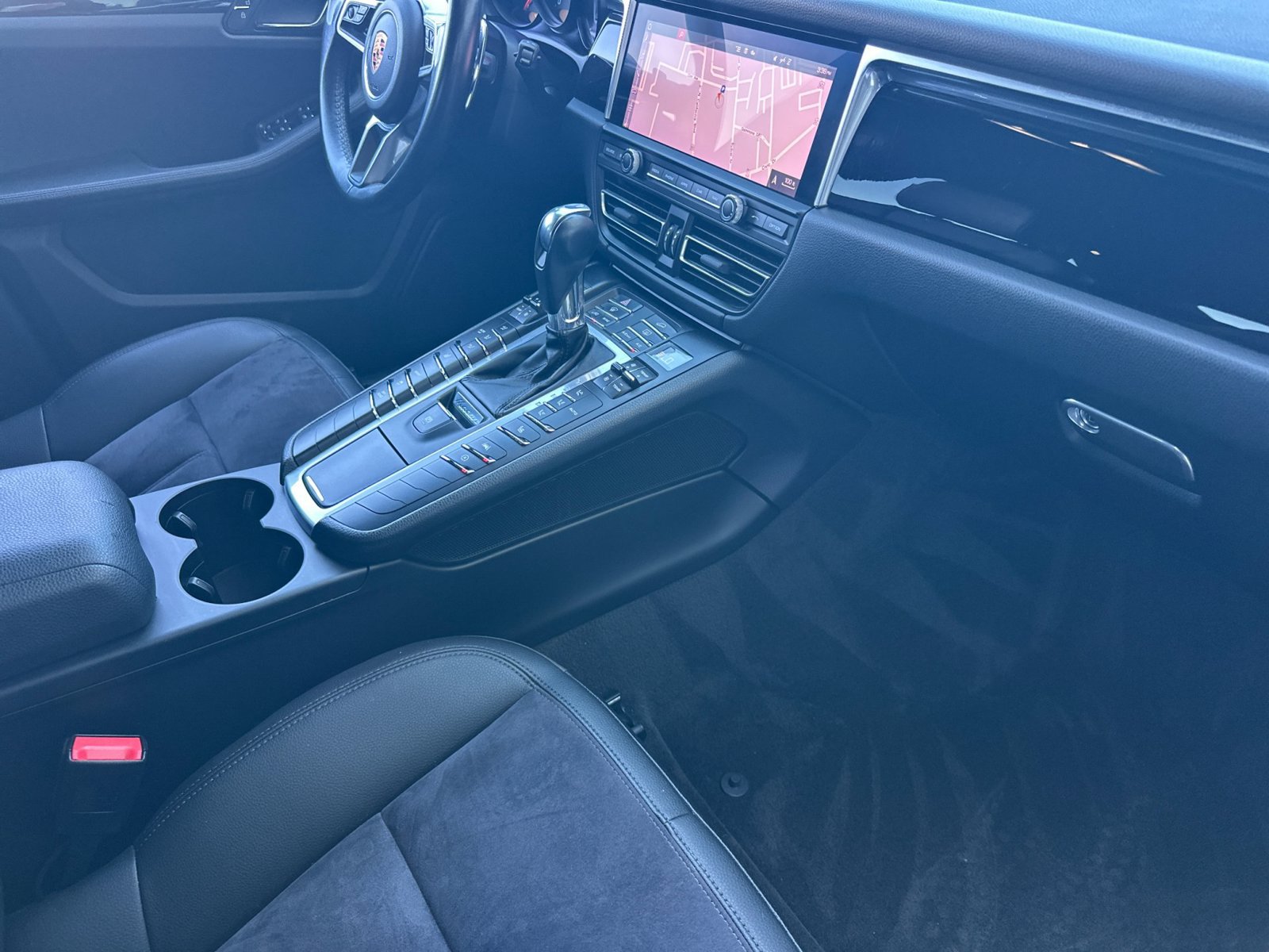 Certified 2020 Porsche Macan AWD/4WD image 20