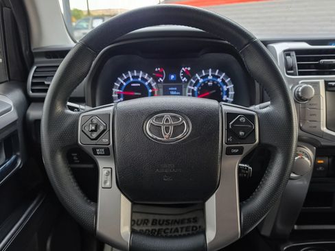 Used 2018 Toyota 4Runner SR5 AWD/4WD image 10