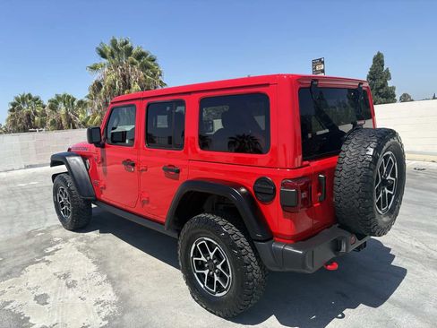Used 2025 Jeep Wrangler Unlimited Rubicon w/ Convenience Group AWD/4WD image 17