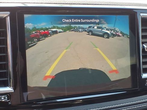 Used 2025 Chrysler Pacifica Limited FWD image 28
