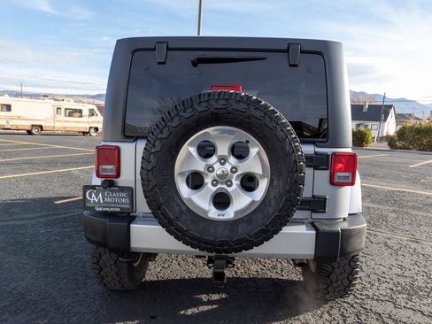 Used 2014 Jeep Wrangler Unlimited Sahara w/ Connectivity Group AWD/4WD image 5