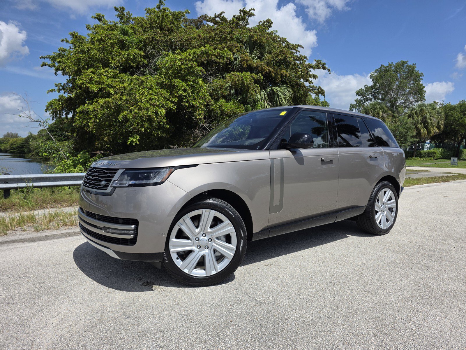 Certified 2023 Land Rover Range Rover SE AWD/4WD image 1