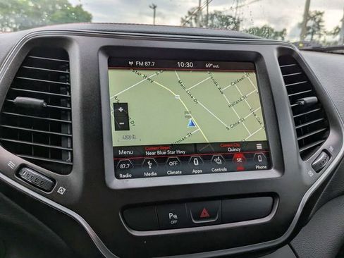 Used 2019 Jeep Cherokee Trailhawk AWD/4WD image 21