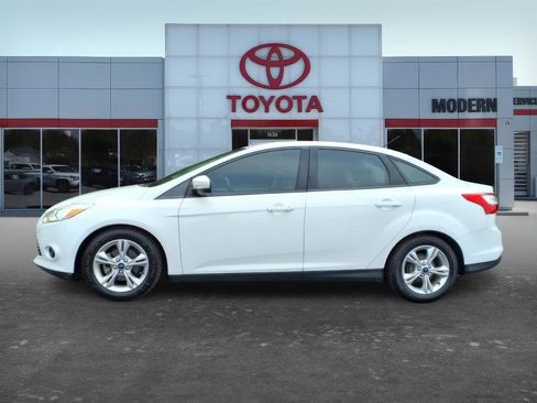 Used 2014 Ford Focus SE FWD image 2