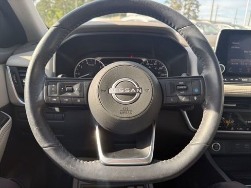 Used 2023 Nissan Rogue SV w/ SV Premium B Package FWD image 18