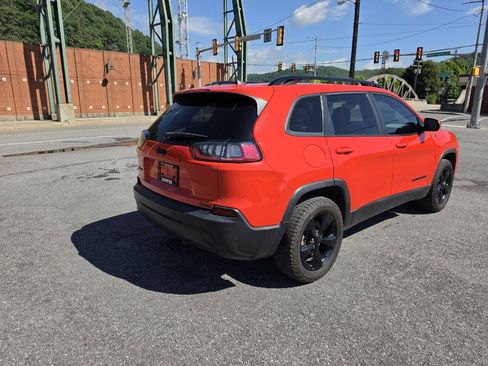 Used 2021 Jeep Cherokee Latitude Plus AWD/4WD image 8