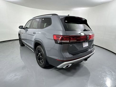 Used 2024 Volkswagen Atlas Peak Edition SE AWD/4WD image 33