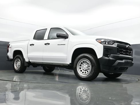 Used 2025 Chevrolet Colorado W/T image 40