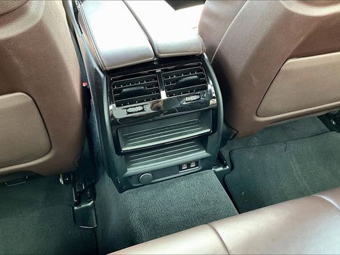 Used 2021 BMW 530i w/ Premium Package RWD image 10