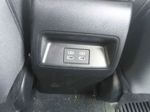 Used 2025 Toyota Corolla LE image 9