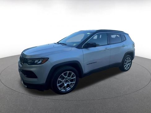 Used 2025 Jeep Compass Limited AWD/4WD image 8