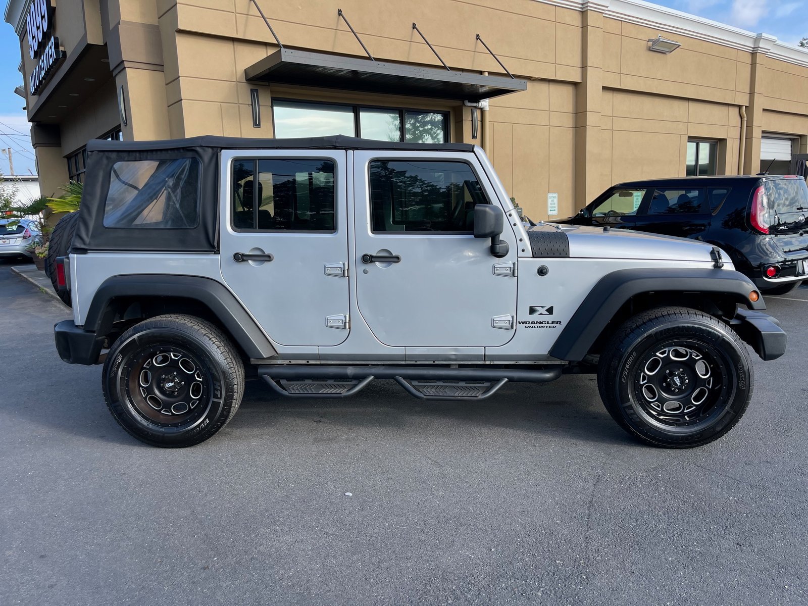 Used 2009 Jeep Wrangler Unlimited X AWD/4WD image 3