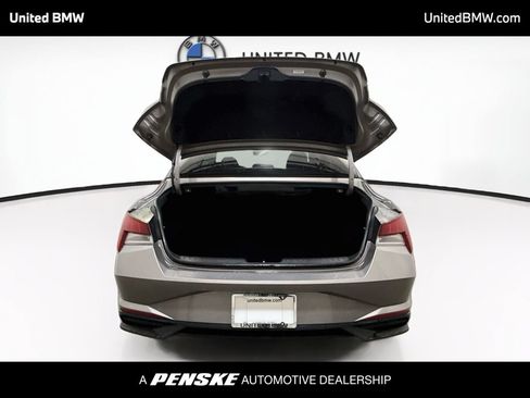 Used 2022 Hyundai Elantra SEL w/ Convenience Package FWD image 19