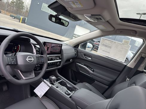 New 2026 Nissan Pathfinder SL image 25