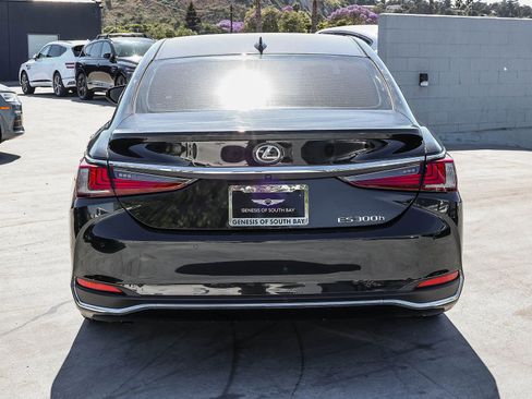 Used 2025 Lexus ES 300h w/ Premium Package FWD image 5