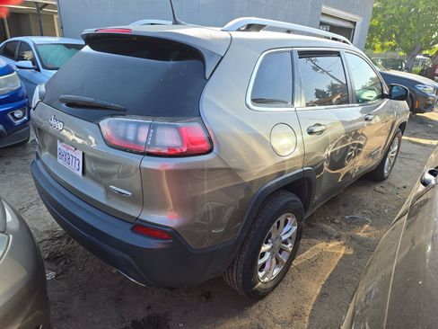 Used 2019 Jeep Cherokee Latitude w/ Popular Appearance Group image 4