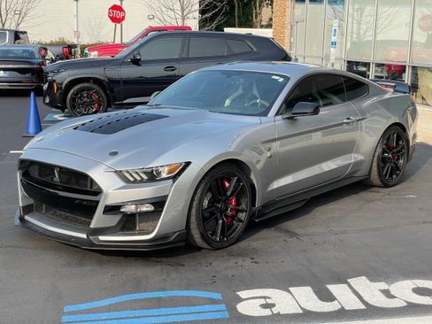 Used 2020 Ford Mustang Shelby GT500 w/ Technology Package RWD image 9