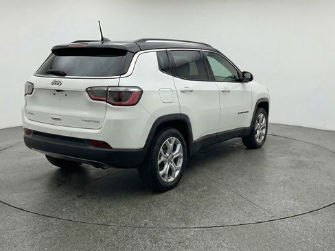 Used 2025 Jeep Compass Latitude image 9