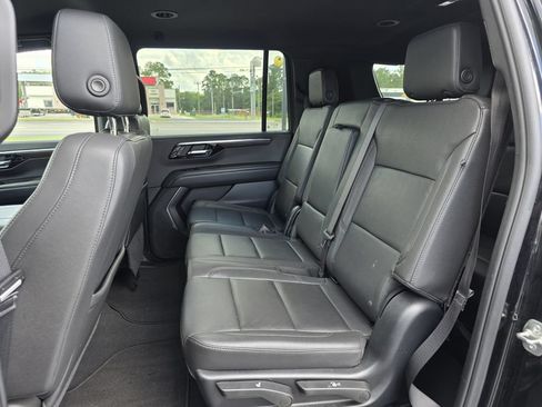 Used 2025 Chevrolet Suburban LT AWD/4WD image 15