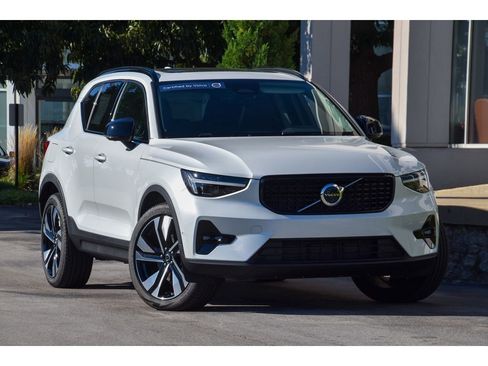 Certified 2025 Volvo XC40 B5 Ultra w/ Protection Package Premier image 1