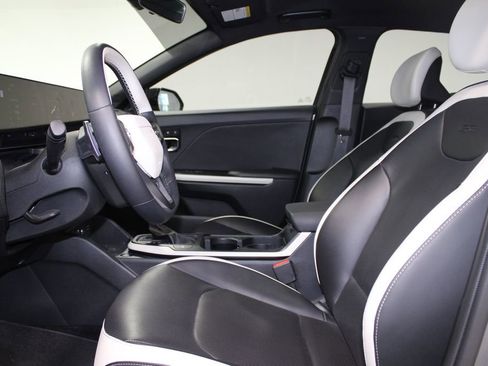 Used 2025 Kia K4 GT-Line w/ GT-Line Premium Package image 16