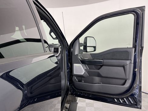 Certified 2025 Ford F350 Platinum image 31