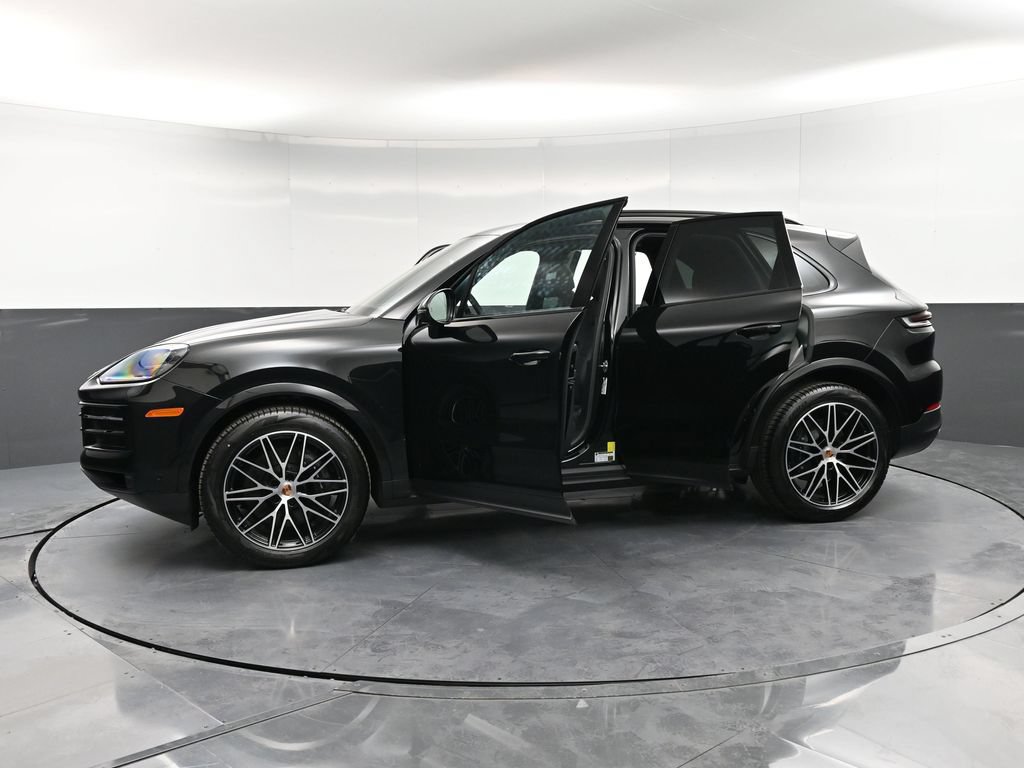 Certified 2026 Porsche Cayenne AWD/4WD image 38