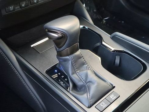 Used 2025 Lexus ES 300h w/ Premium Package FWD image 27