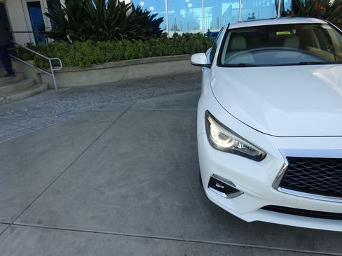 Used 2018 INFINITI Q50 Luxe w/ Essential Package (3.0T Luxe) RWD image 32