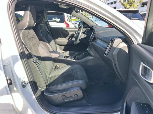 Certified 2023 Volvo C40 P8 Recharge Plus image 25