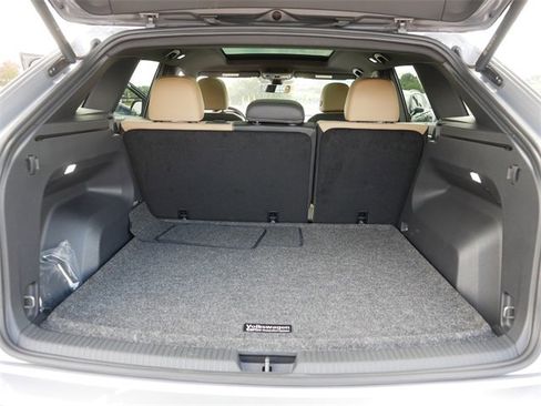 Certified 2024 Volkswagen Atlas Cross Sport SE w/ Panoramic Sunroof Package image 18