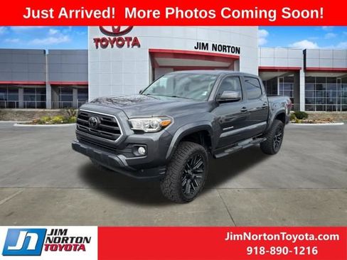 Used 2018 Toyota Tacoma SR5 image 3