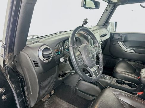 Used 2017 Jeep Wrangler Unlimited Sahara w/ Connectivity Group image 9