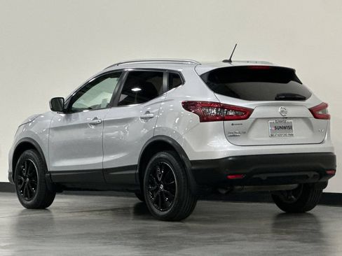 Used 2020 Nissan Rogue Sport SV FWD image 6