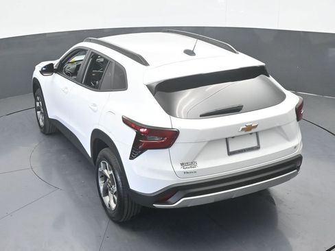 Used 2025 Chevrolet Trax LT w/ LT Convenience Package image 50