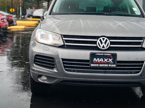 Used 2014 Volkswagen Touareg Sport AWD/4WD image 6