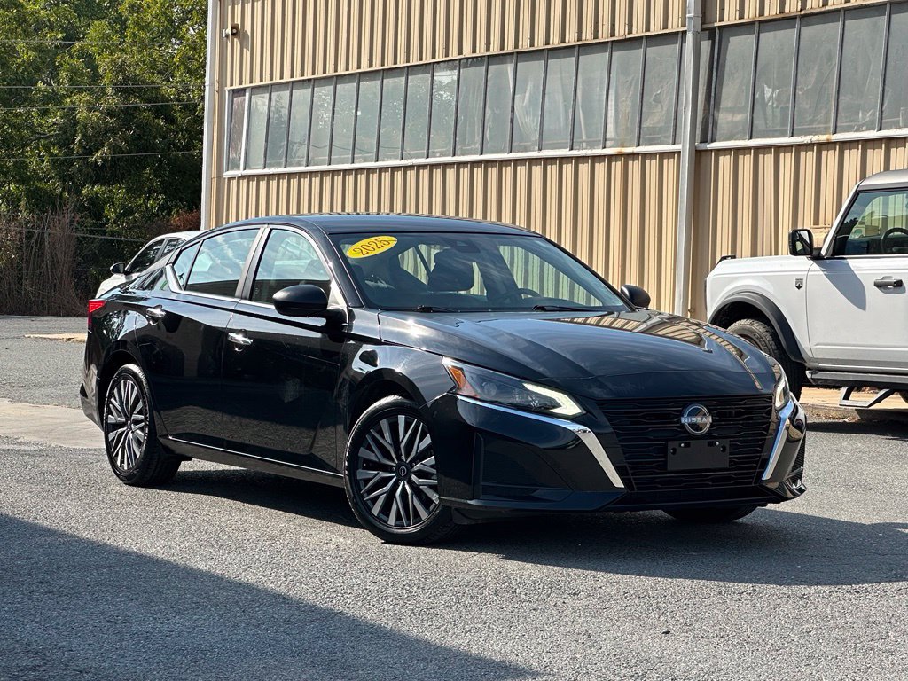 Used 2025 Nissan Altima 2.5 SV FWD image 43