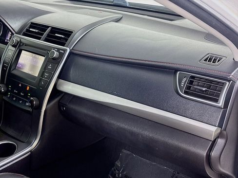 Used 2016 Toyota Camry SE FWD image 25