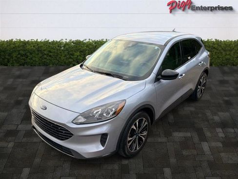 Used 2022 Ford Escape SE w/ SE Sport Appearance Package image 12