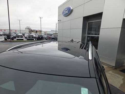 Used 2025 Ford Explorer Platinum w/ LUX Leather Package image 9