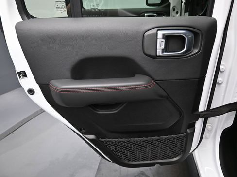 Used 2024 Jeep Wrangler Unlimited Rubicon w/ Convenience Group image 28