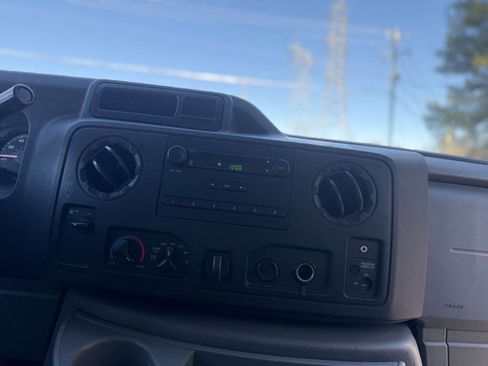 Used 2017 Ford E-350 and Econoline 350 Super Duty image 9