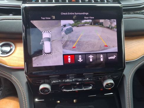 Used 2025 Jeep Grand Cherokee Summit AWD/4WD image 29